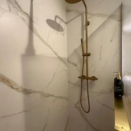 Premium Quiet Elegant Panoramic Elevator Apartment