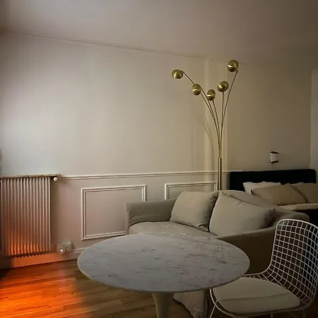 Premium Quiet Elegant Panoramic Elevator * Paris