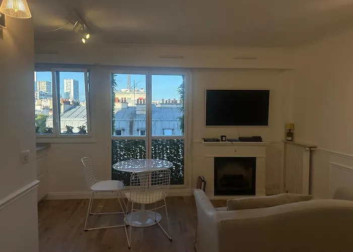 Premium Quiet Elegant Panoramic Elevator * Paris