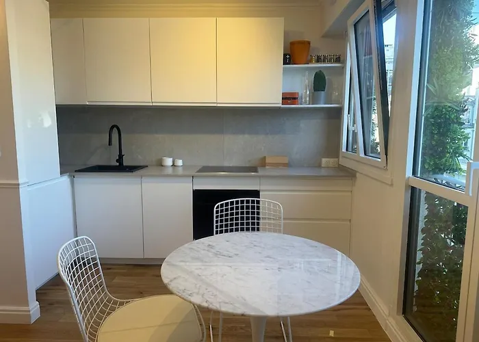 Premium Quiet Elegant Panoramic Elevator Apartment *