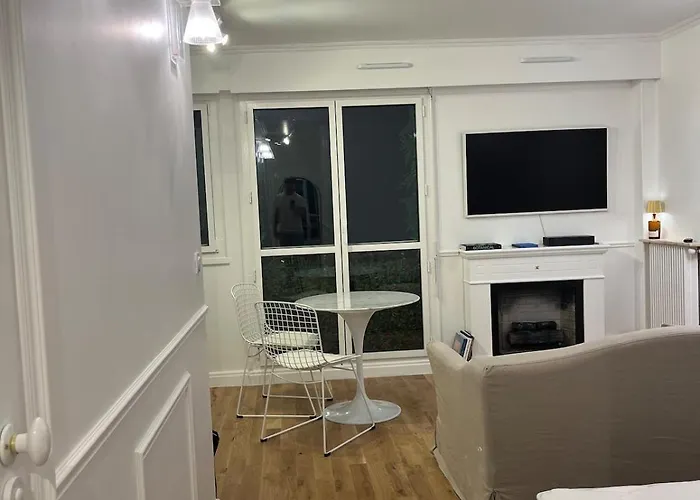 Premium Quiet Elegant Panoramic Elevator Apartment