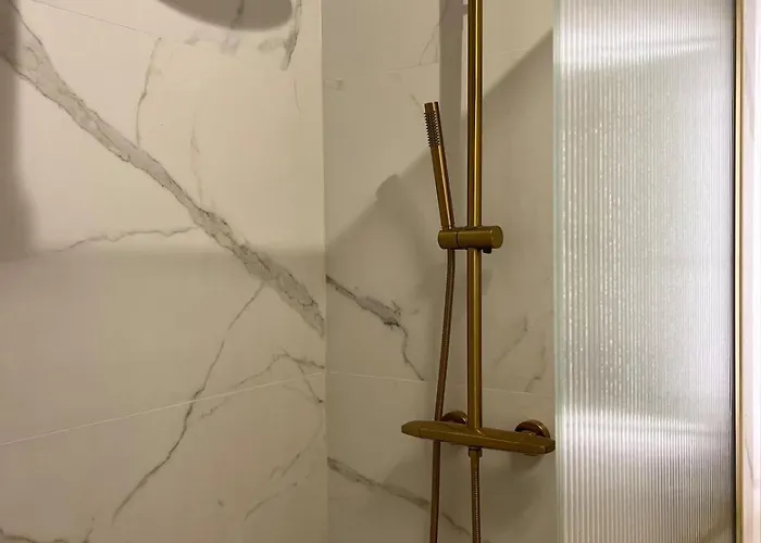 Premium Quiet Elegant Panoramic Elevator Apartment