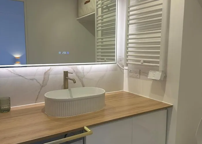 Premium Quiet Elegant Panoramic Elevator דירה פריז