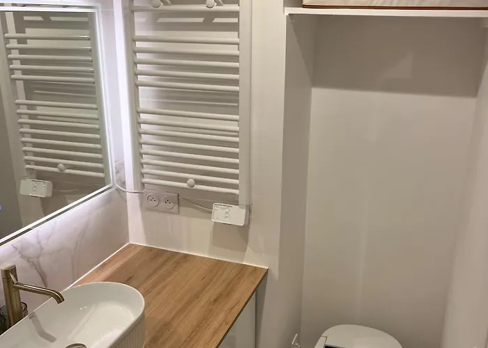 Premium Quiet Elegant Panoramic Elevator Apartment Paris