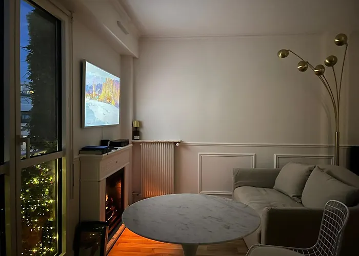 Premium Quiet Elegant Panoramic Elevator Apartment Paris