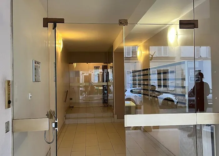 Premium Quiet Elegant Panoramic Elevator * Paris