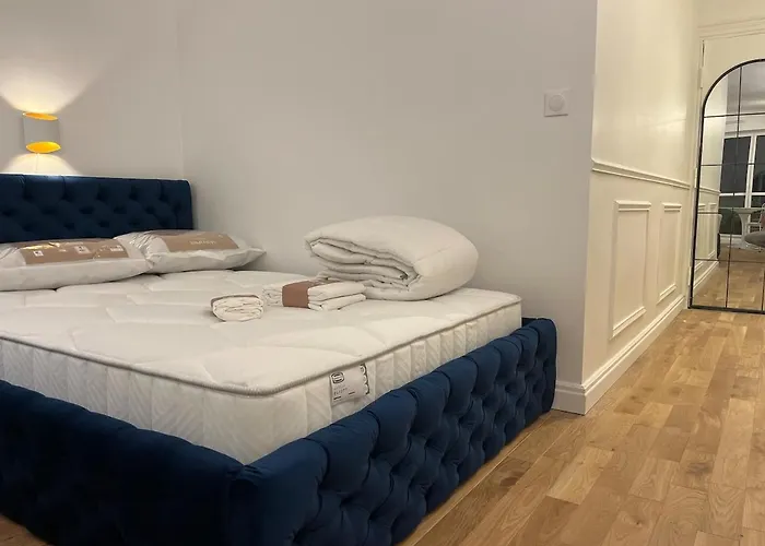 Premium Quiet Elegant Panoramic Elevator * باريس